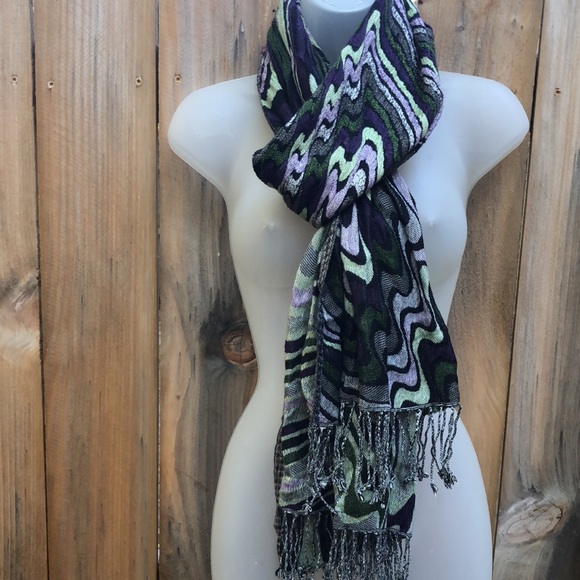 Tolani 100% Viscose Scarf Shawl w/fringe. Purple & Green Shades, wavy pattern - Picture 12 of 16
